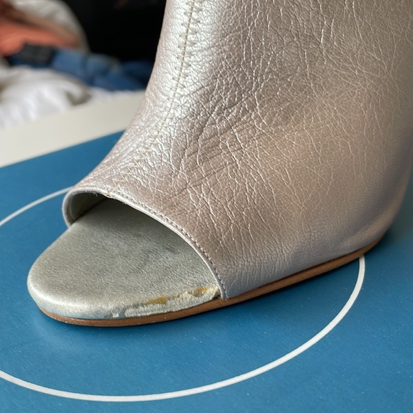 NINE WEST SILVER TOBAGO TRANSLUCENT WEDGE. SIZE 7.5 - Picture 10 of 11